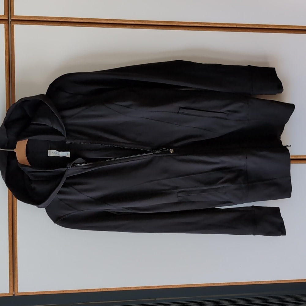 Lululemon Daily Practice Jacket Size 4 Black